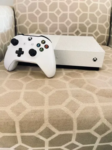 Xbox One S 1TB - controle original 