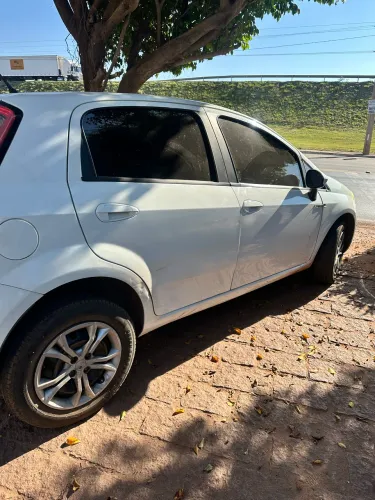 Fiat Punto Essence 1.6 Flex 16V 5P 2014