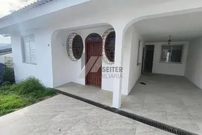 Casa com 3 quartos para alugar na Rua Luiz Pasteur, Trindade, Florianópolis