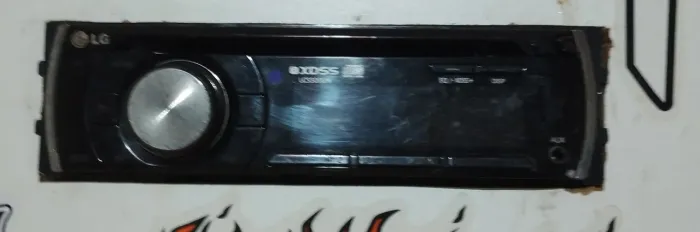 Alto rádio com controle mais dois altos falantes
