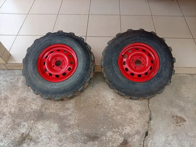 Pneus bolacha e rodas 14