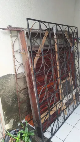 Vendo 2 grade e um janelão completo