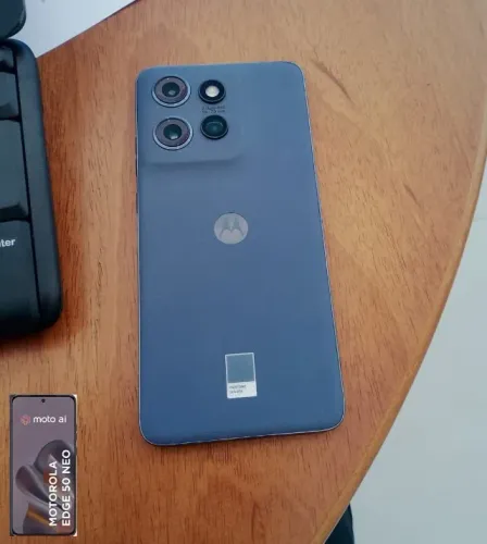 MOTOROLA EDGE 50 NEO NA CAIXA