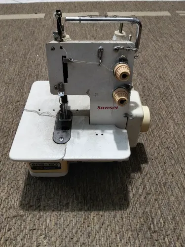 Máquina de costura Galoneira