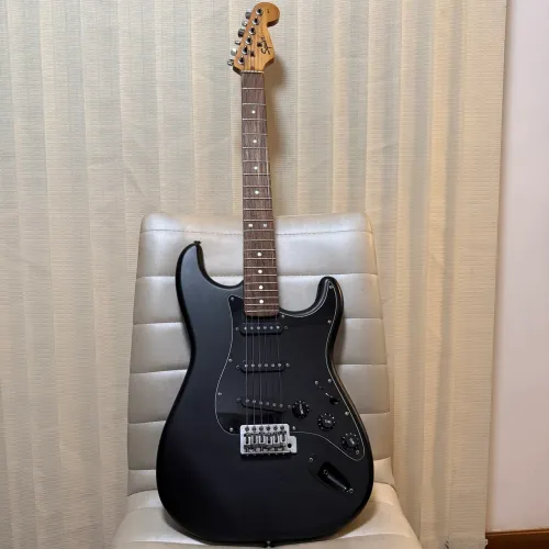 Guitarra Squier Strato Affinity - Pintura Preto Fosco - Conservada!!