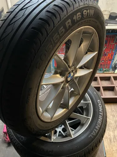 Rodas BMW com pneus Runflat 205/55/R16. 91W