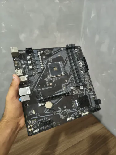 Placa Mãe Gigabyte B550M K AM4 DDR4 - Aceito Cartão | Entrego & OLX Pay