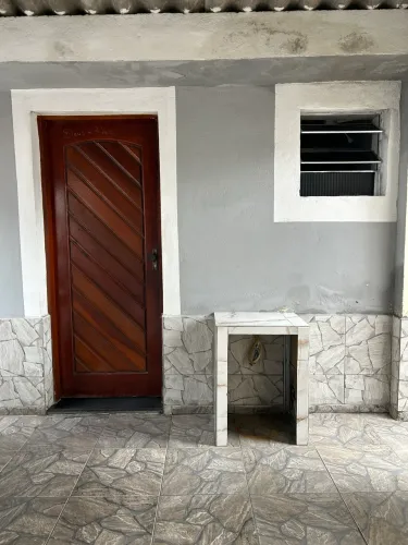 ALUGA-SE UMA LINDA KITINETE MOBILIADA