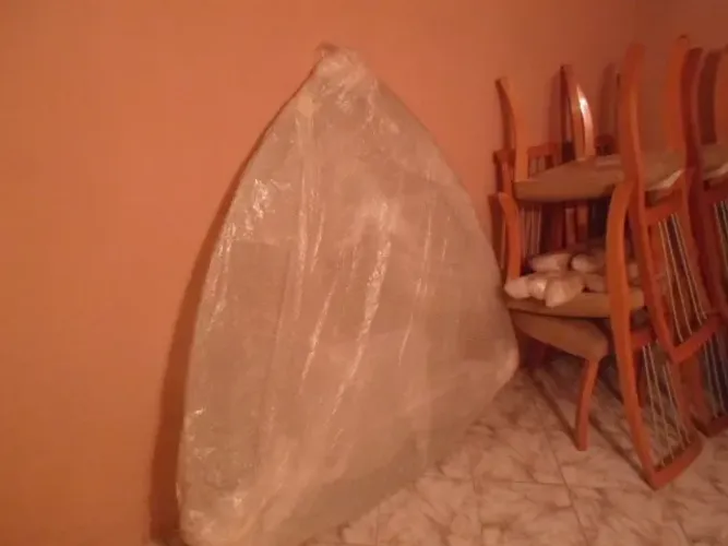 Mesa de vidro e cadeiras