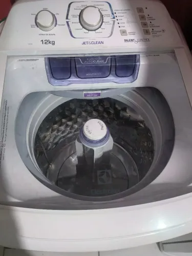 Máquina de lavar roupa usada