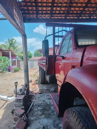 Vendo caminhão ele está bem cmsevado 