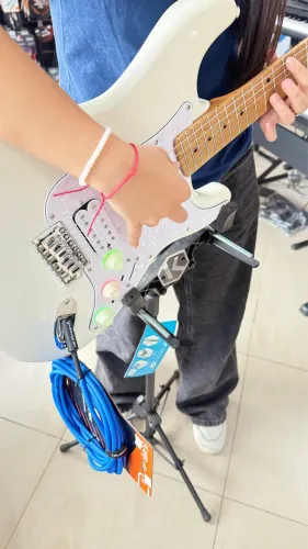 Guitarra Seizi MultSmart Eletrônica