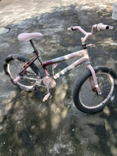 VENDO UMA BICICLETA ARO 20...200 EEAIS