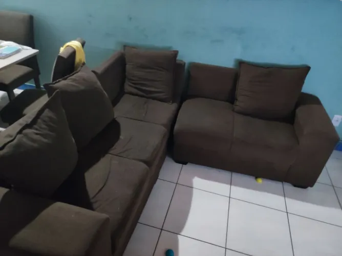Sofá de canto espaçoso