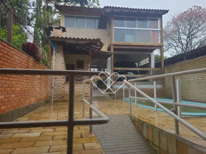 Casa com Piscina no Bairro Dom Feliciano em Gravataí