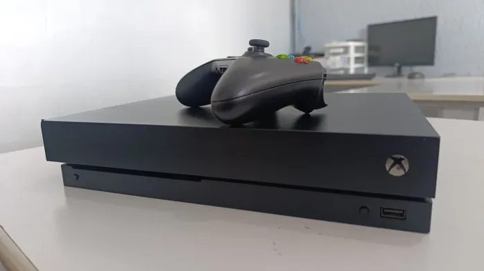 Xbox One X 1TB