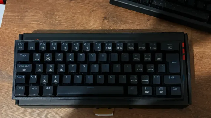 Teclado Redragon Frizz Pro Switch Dust-Proof Brown 60%