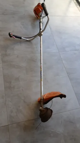 Roçadeira Stihl.