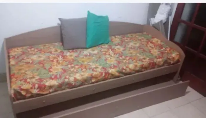 Sofá com auxiliar