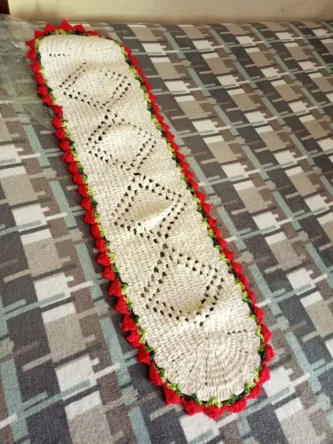 Caminho de mesa de crochê 