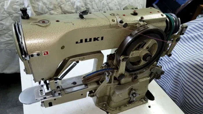 maquina de costura travete JUKI-LK-322-28