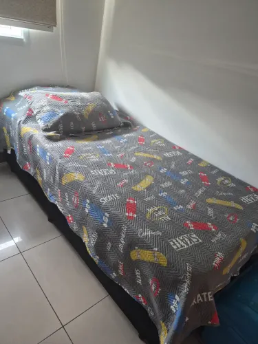 Vendo cama box de solteiro com baú