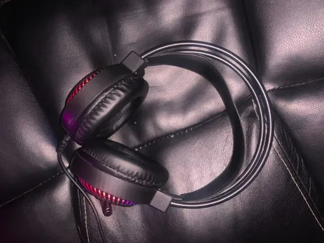 Headset Gamer Com Microfone Fone de Ouvido Estéreo LED Confortável PC PS4 PS5 Xbox Celular