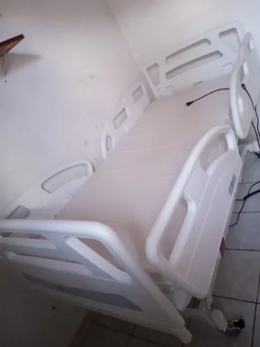 Cama hospitalar motorizada
