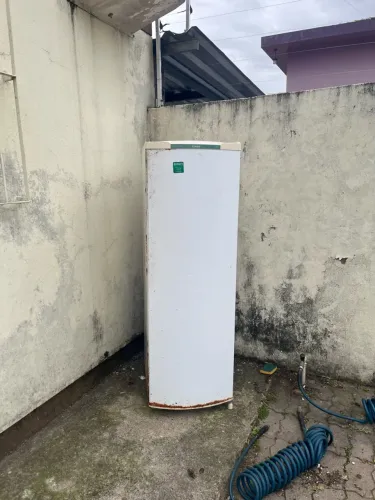 Vendo Geladeira funcionando R$ 150,00
