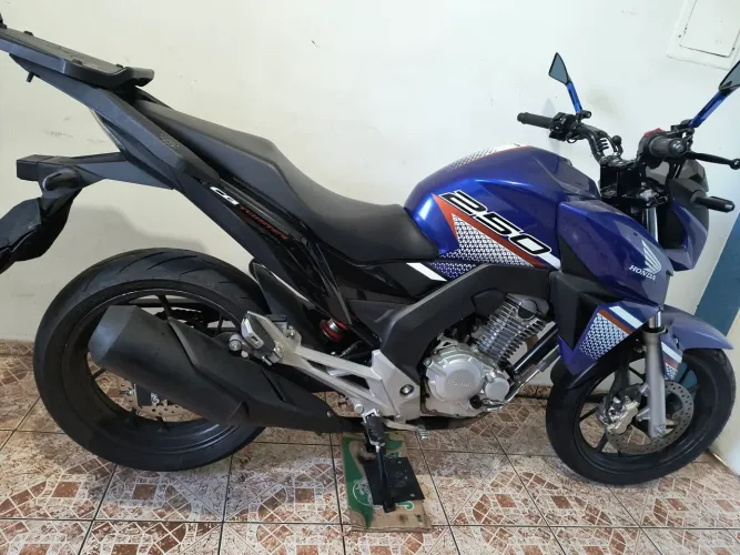 Moto em ótimo estado 