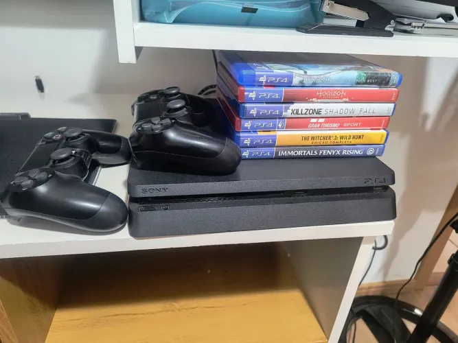 PlayStation 4 slim 1tb