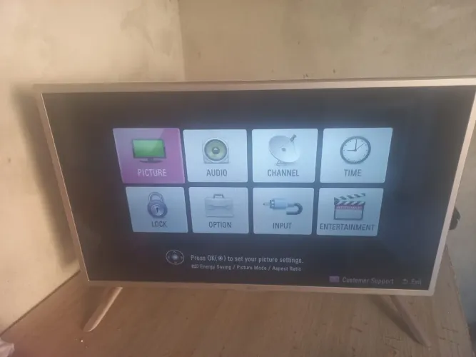 Vendo Tv 32" semi nova top pra assistir o jogo do Brasil *68