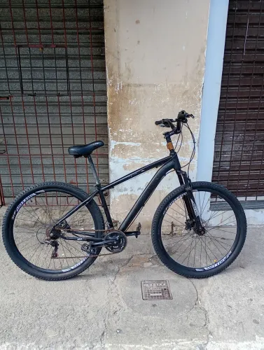 Bicicleta aro 29, e bom estado barato pra sair logo