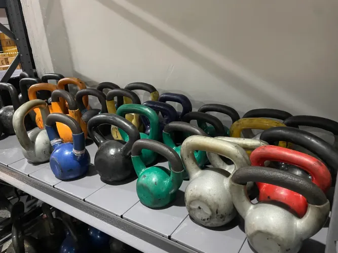 Kettlebell Emborrachado e Ferro Usado - R$11/kg | 4 a 32kg | CrossFit / Funcional