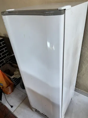 Geladeira modelo ROC 31R