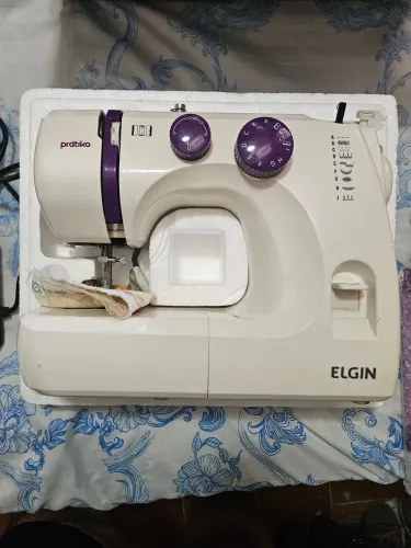 Máquina de Costura Elgin Pratika JX-2051 127v