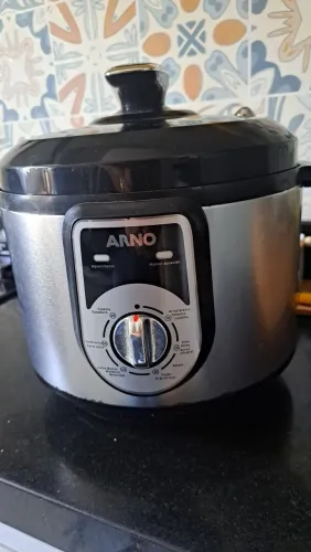 Vendo panela de pressao elétrica.