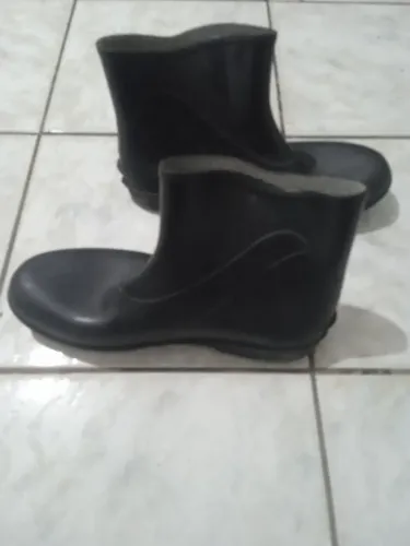 Vendo botas para trabalhar