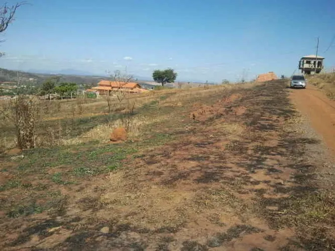 Lote 2.000 metros em condomínio 