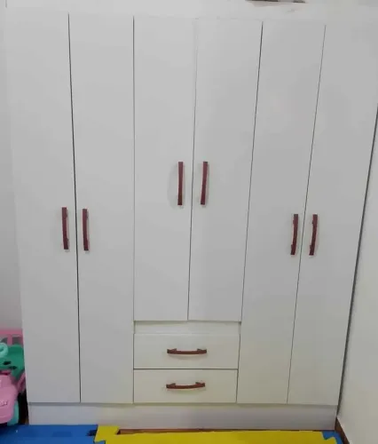 Vendo guarda roupa 6 portas 2 gaveta -usado