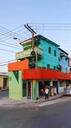 Prédio de Esquina Comercial e Residencial no São José, Manaus - AM