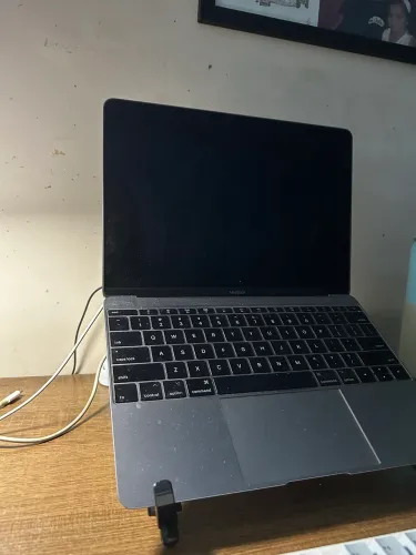 Macbook Retina 2017 usado 