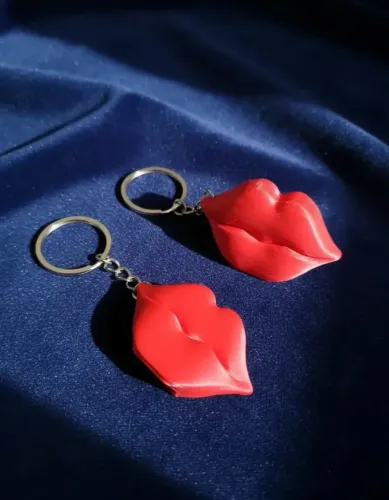 Chaveiro Abridor de Lata / Salva Unhas Formato Boca (Novo)