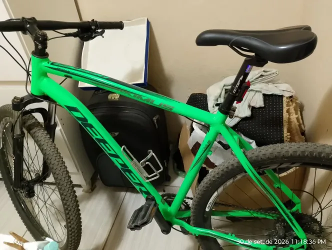 Vende-se uma bicicleta