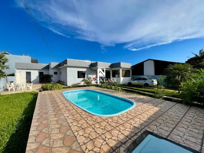 Casa terrea com 03 quartos e piscina proximo ao mercado bistek em torres/rs