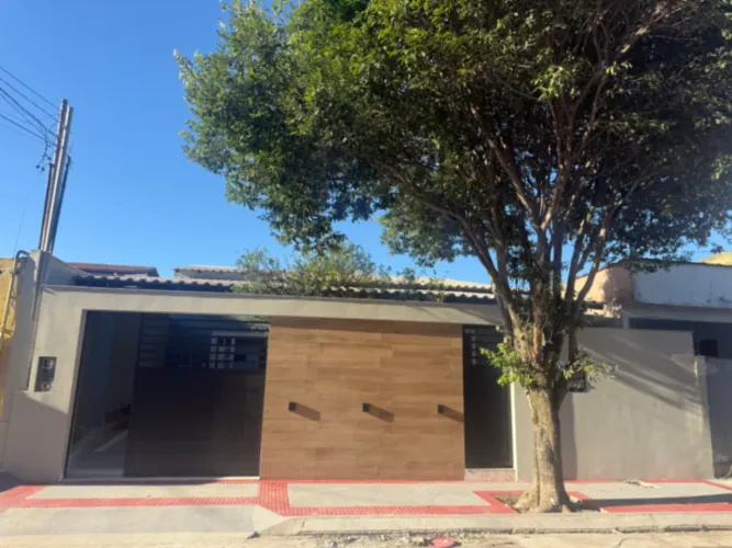 Vendo belíssima casa em Araças ligue e marque sua visita