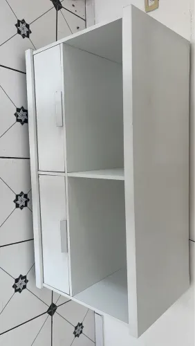 Rack Branca de madeira com rodinhas 