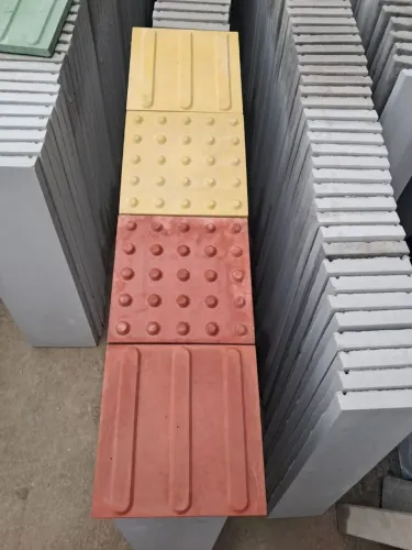 Piso tátil direcional e alerta vermelho e amarelo