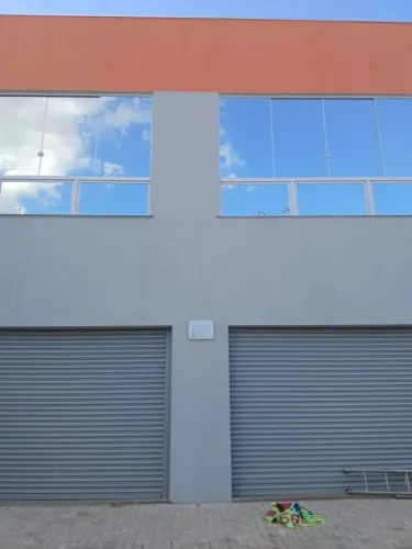 Prédio comercial com piso térreo e superior em Taquaralto