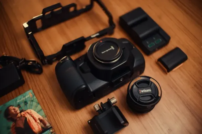 Blackmagic Pocket Cinema Camera 4k + Cage Smallrig + Lente (Usado)